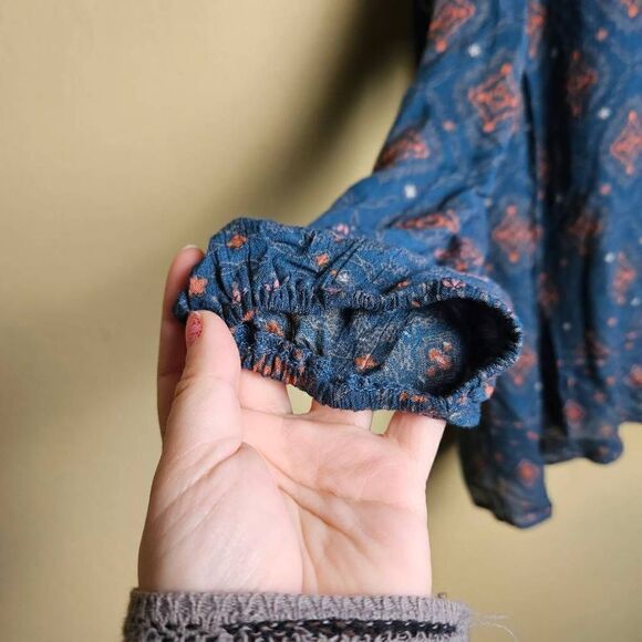 Torrid Geometric Cold Shoulder Blouse - Picture 4 of 7